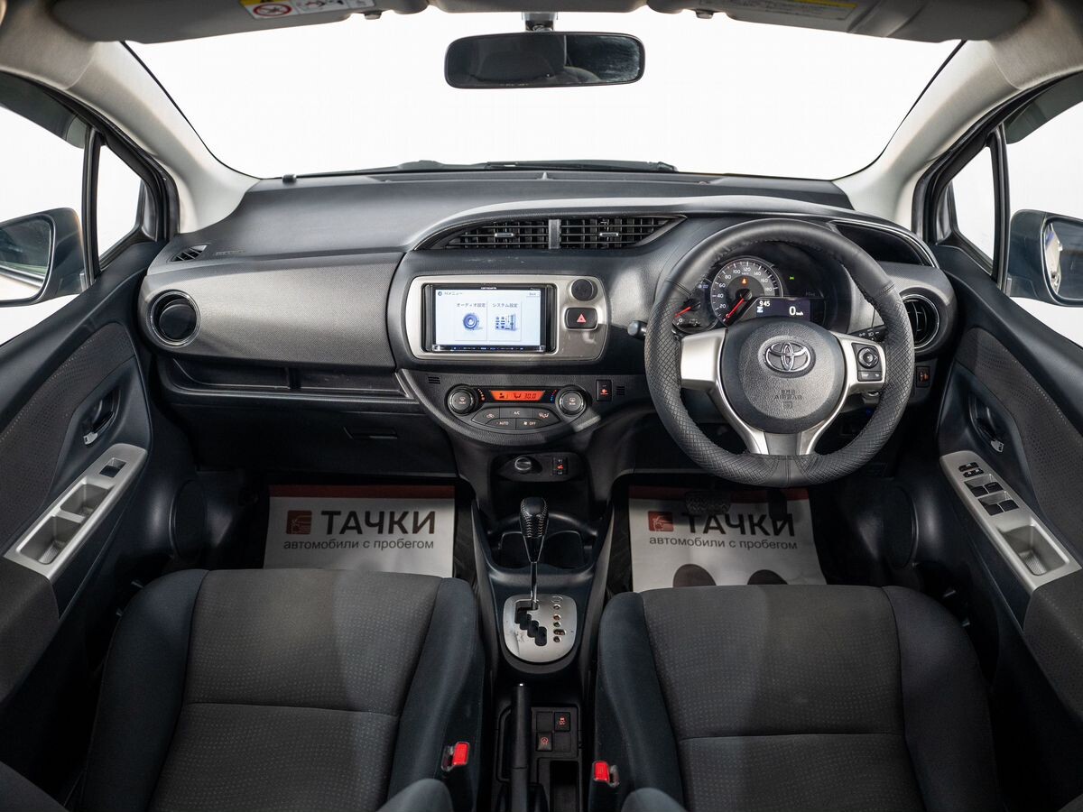 Toyota Vitz 2015 - фото автомобиля
