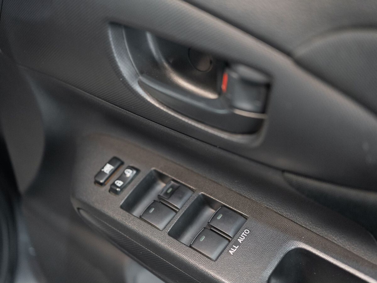 Toyota Wish 2014 - фото автомобиля