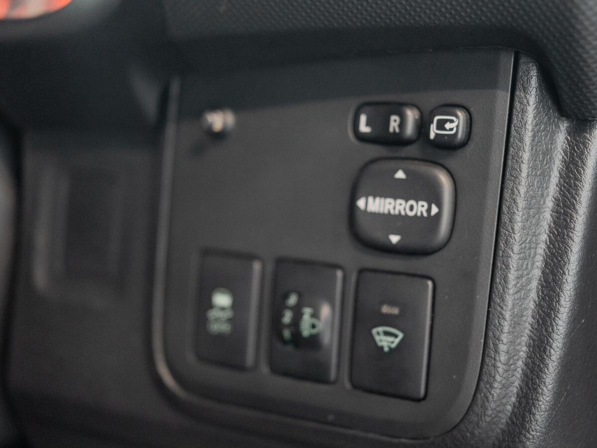 Toyota Wish 2014 - фото автомобиля