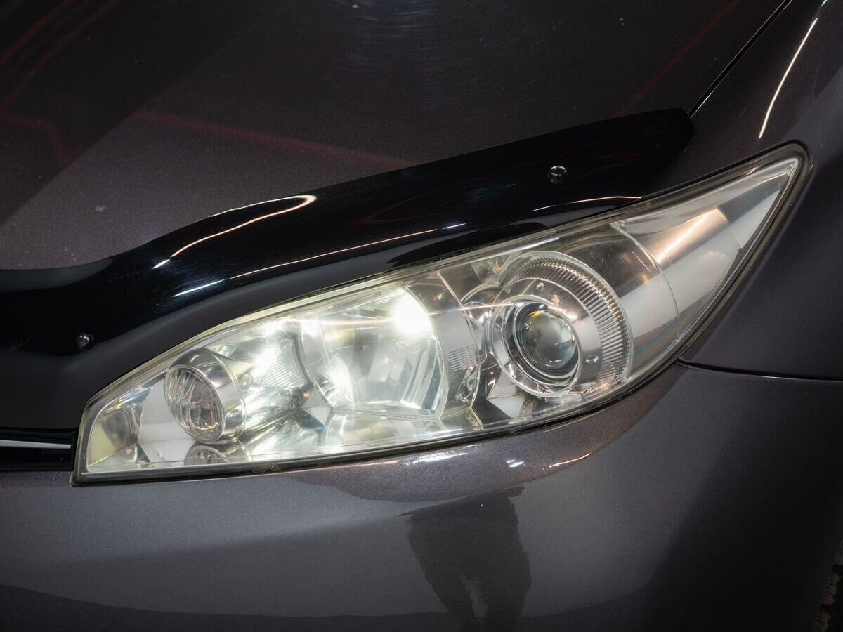 Toyota Wish 2014 - фото автомобиля