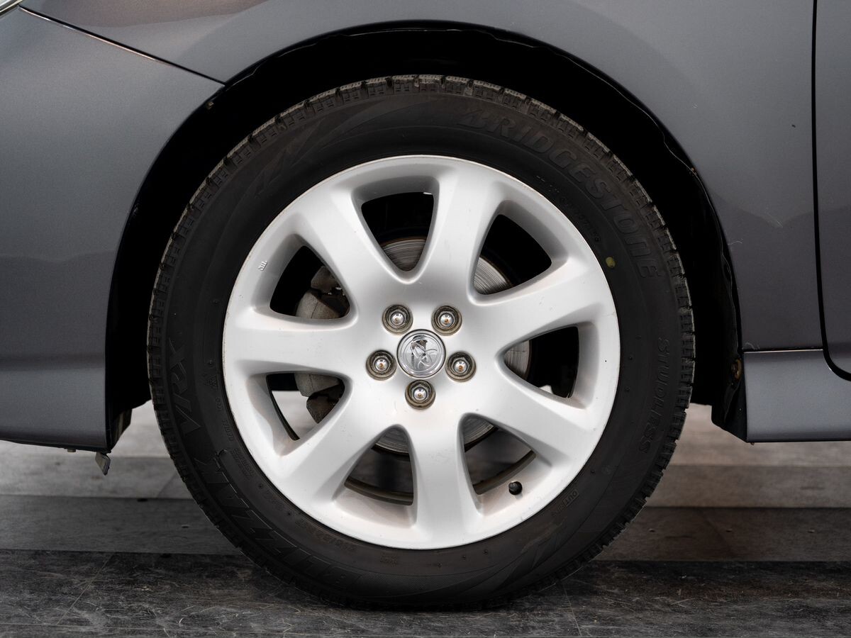 Toyota Wish 2014 - фото автомобиля