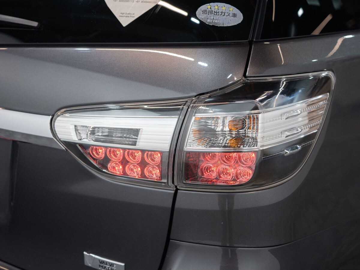 Toyota Wish 2014 - фото автомобиля