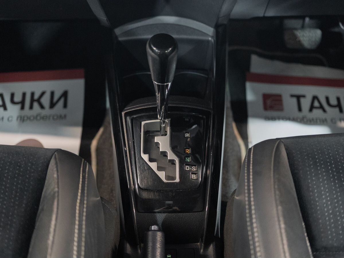 Toyota Corolla 2013 - фото автомобиля