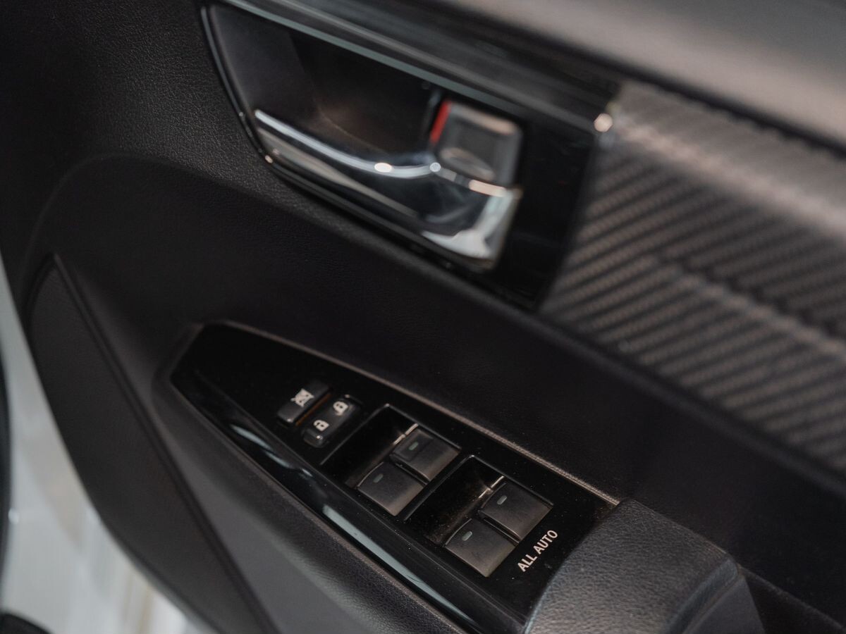 Toyota Corolla 2013 - фото автомобиля