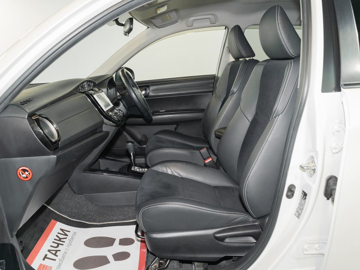 Toyota Corolla 2013 - фото автомобиля