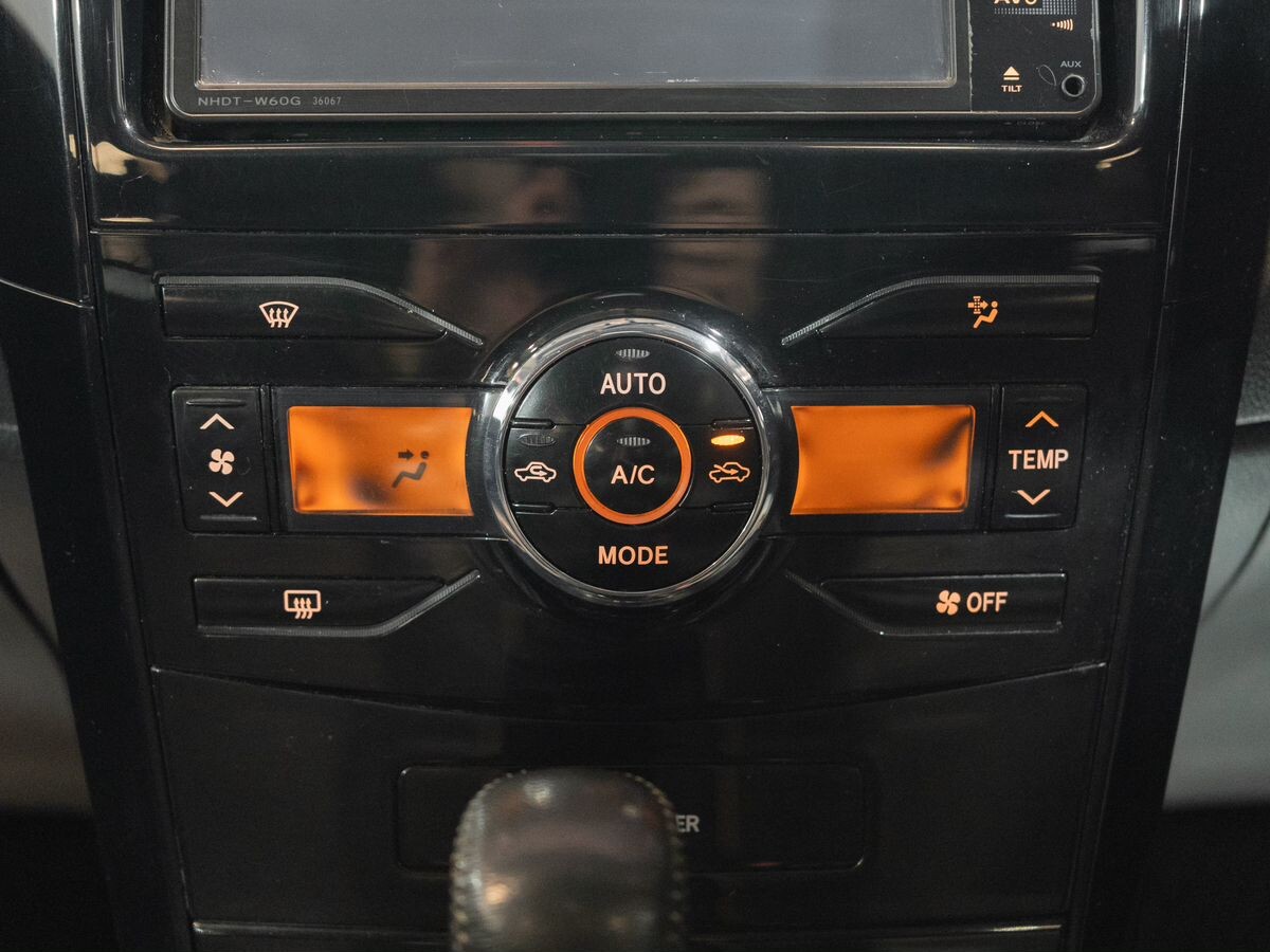 Toyota Corolla 2010 - фото автомобиля