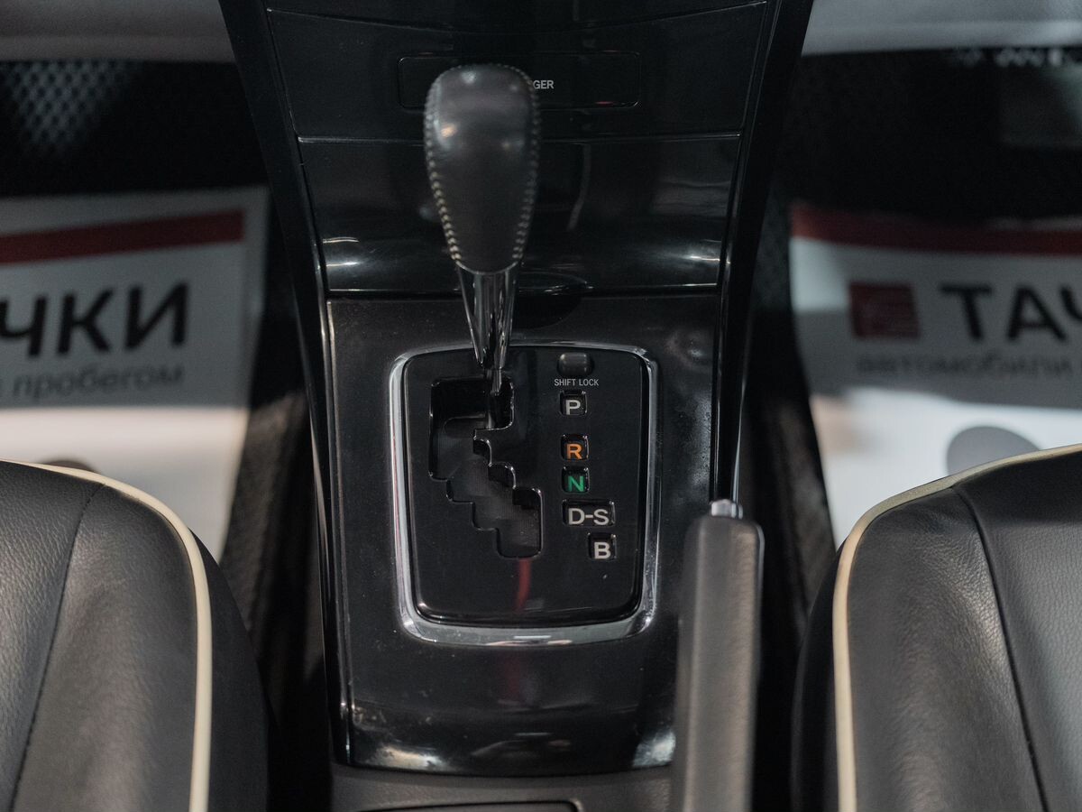 Toyota Corolla 2010 - фото автомобиля