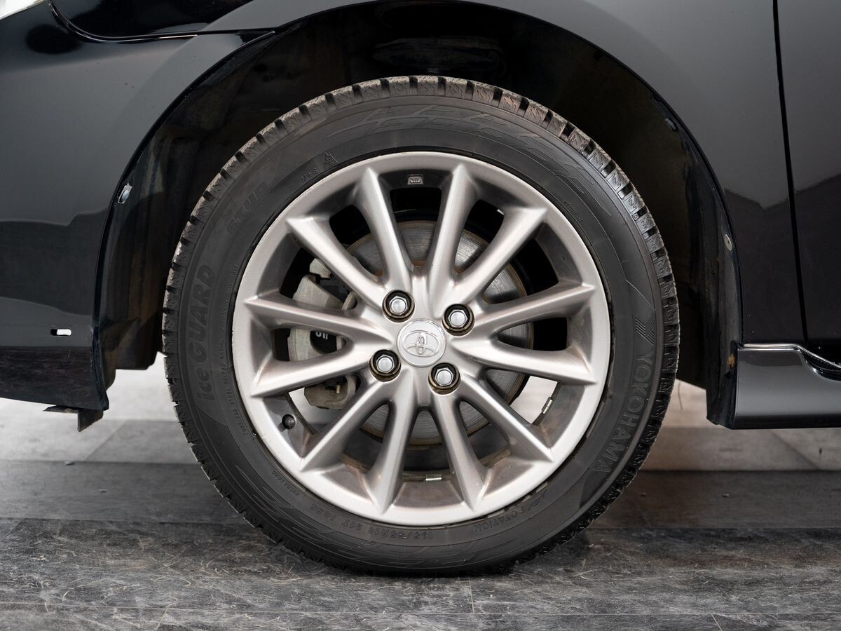 Toyota Corolla 2010 - фото автомобиля