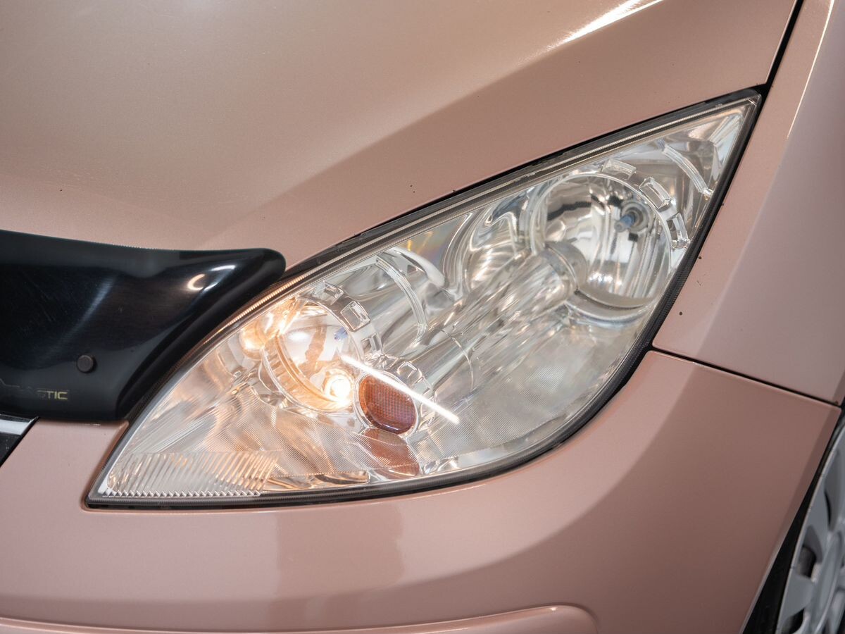 Mitsubishi Colt 2010 - фото автомобиля