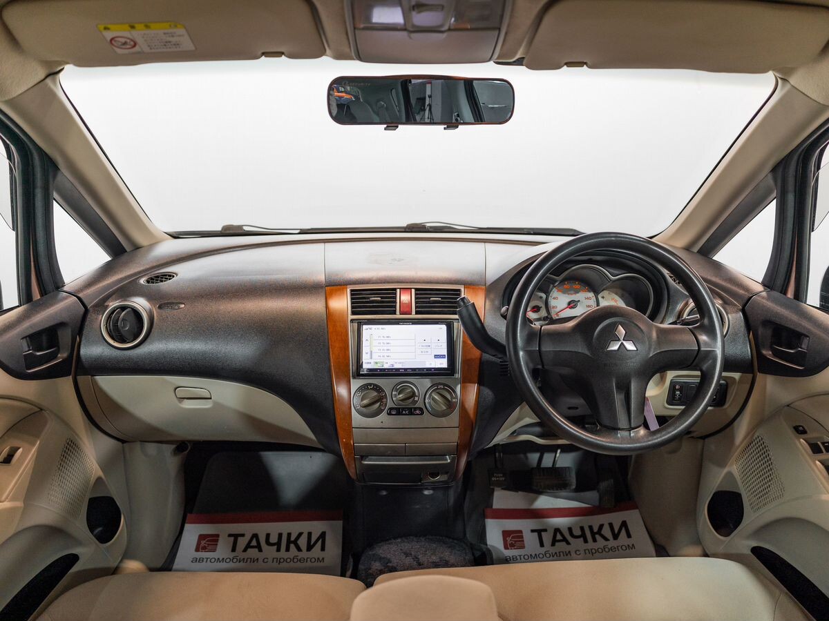 Mitsubishi Colt 2010 - фото автомобиля