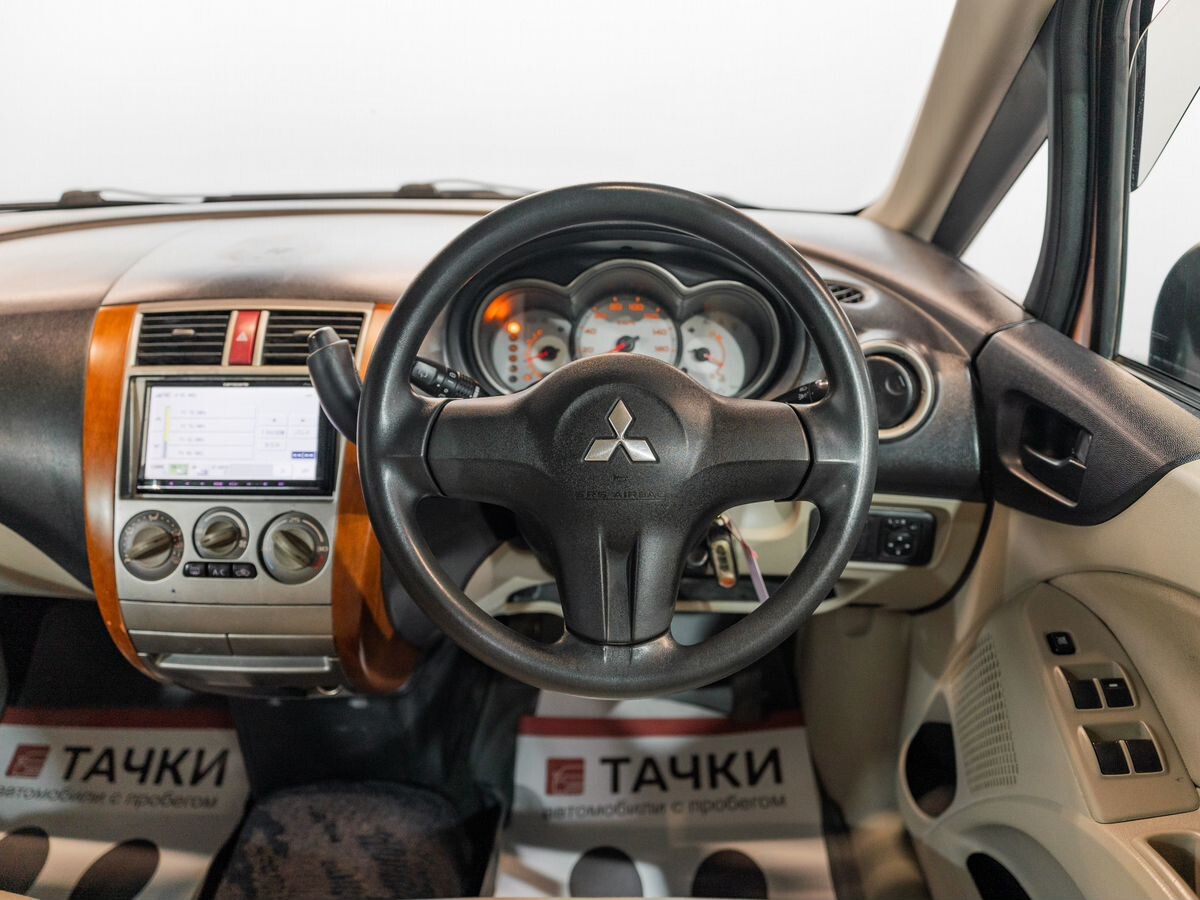 Mitsubishi Colt 2010 - фото автомобиля