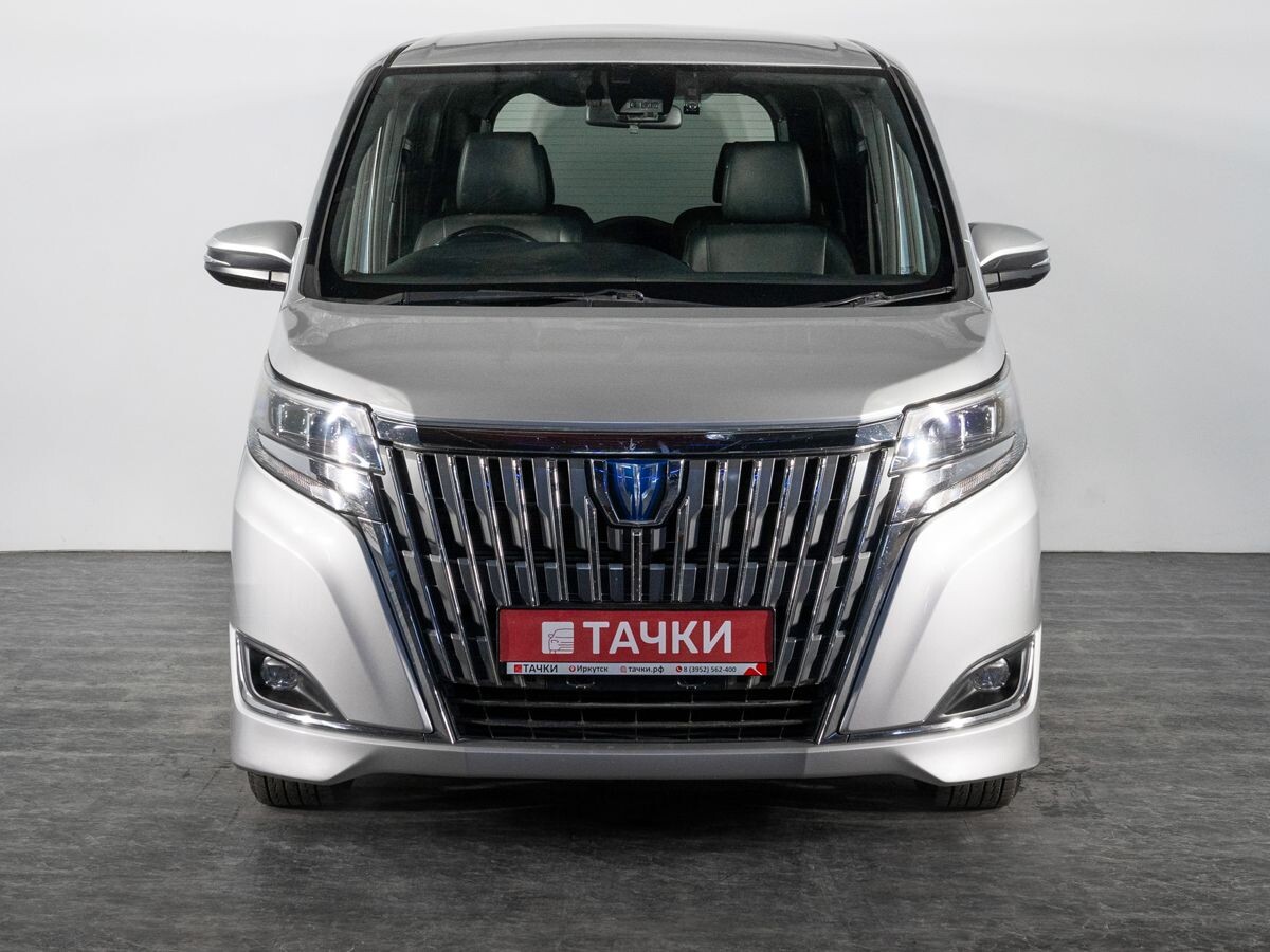 Toyota Esquire 2018 - фото автомобиля