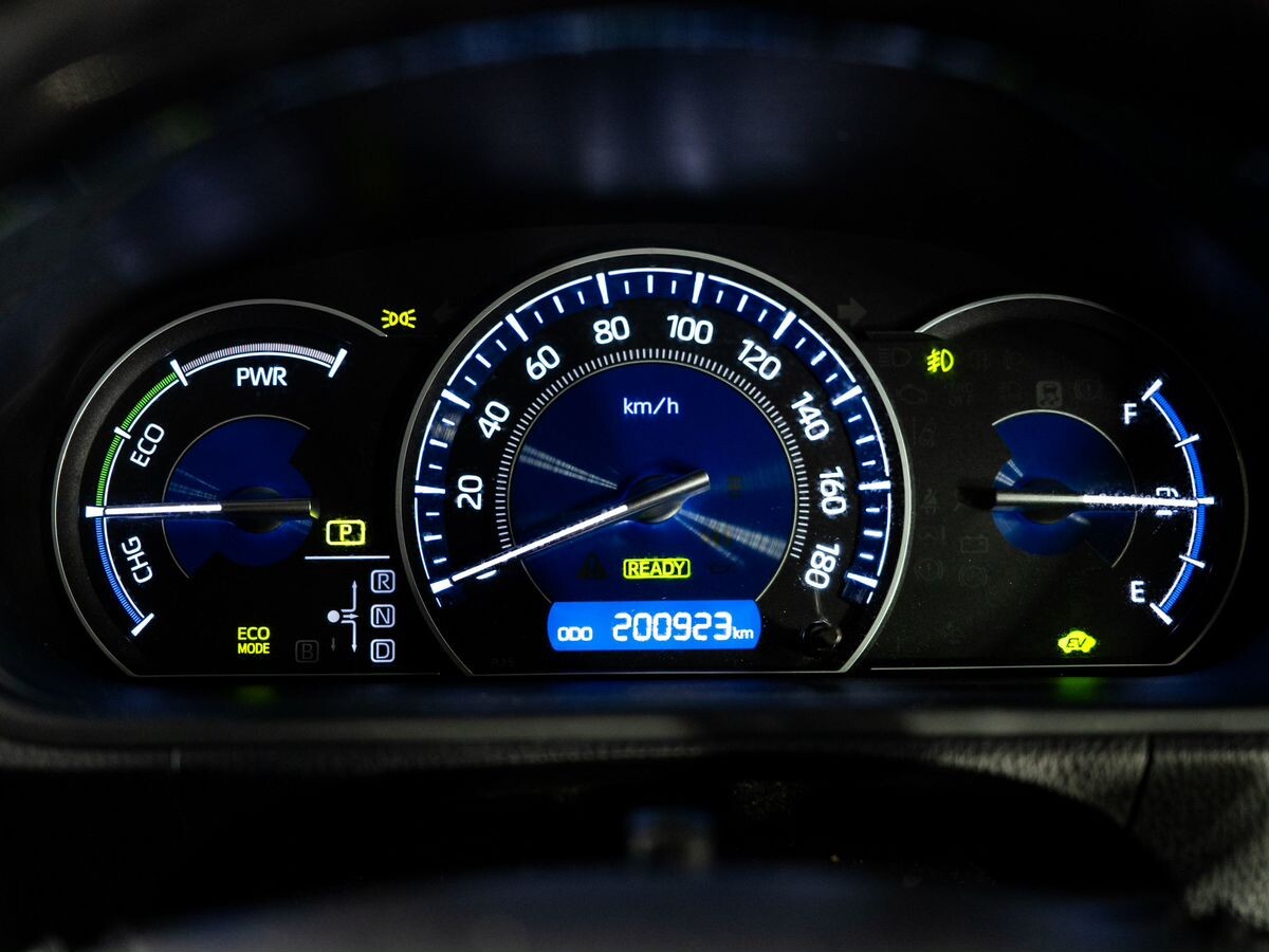 Toyota Esquire 2018 - фото автомобиля