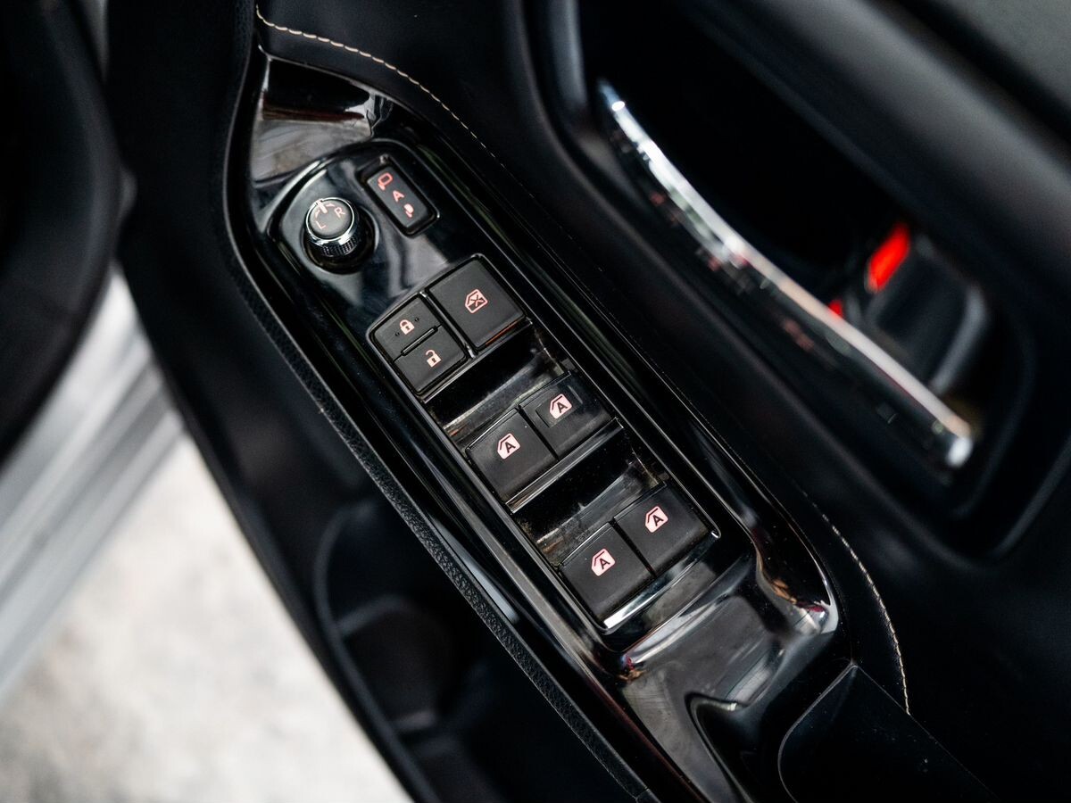 Toyota Esquire 2018 - фото автомобиля