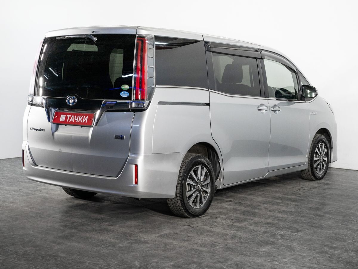 Toyota Esquire 2018 - фото автомобиля