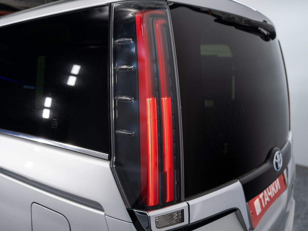 Toyota Esquire 2018 - фото автомобиля