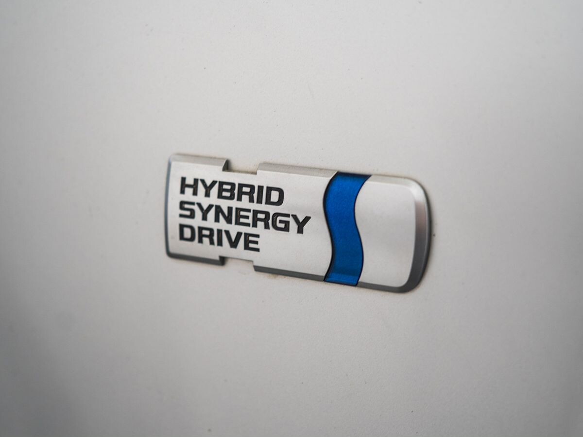 Toyota Esquire 2018 - фото автомобиля