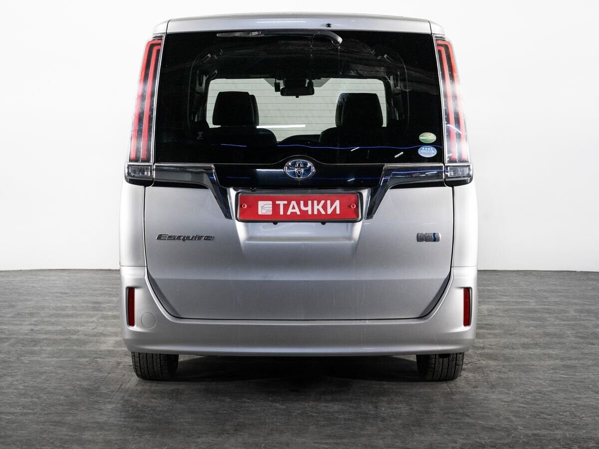 Toyota Esquire 2018 - фото автомобиля