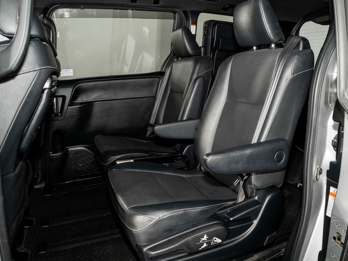 Toyota Esquire 2018 - фото автомобиля