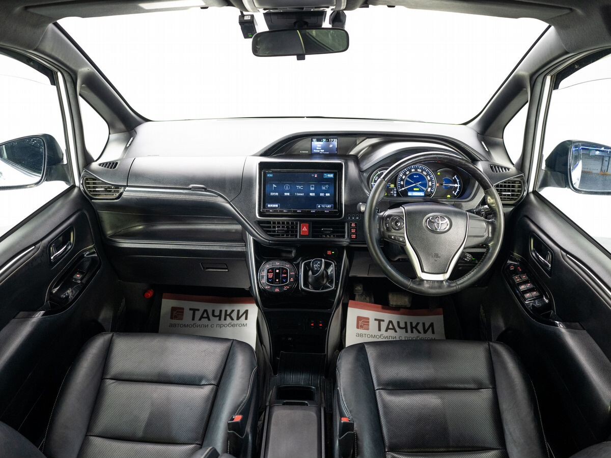 Toyota Esquire 2018 - фото автомобиля