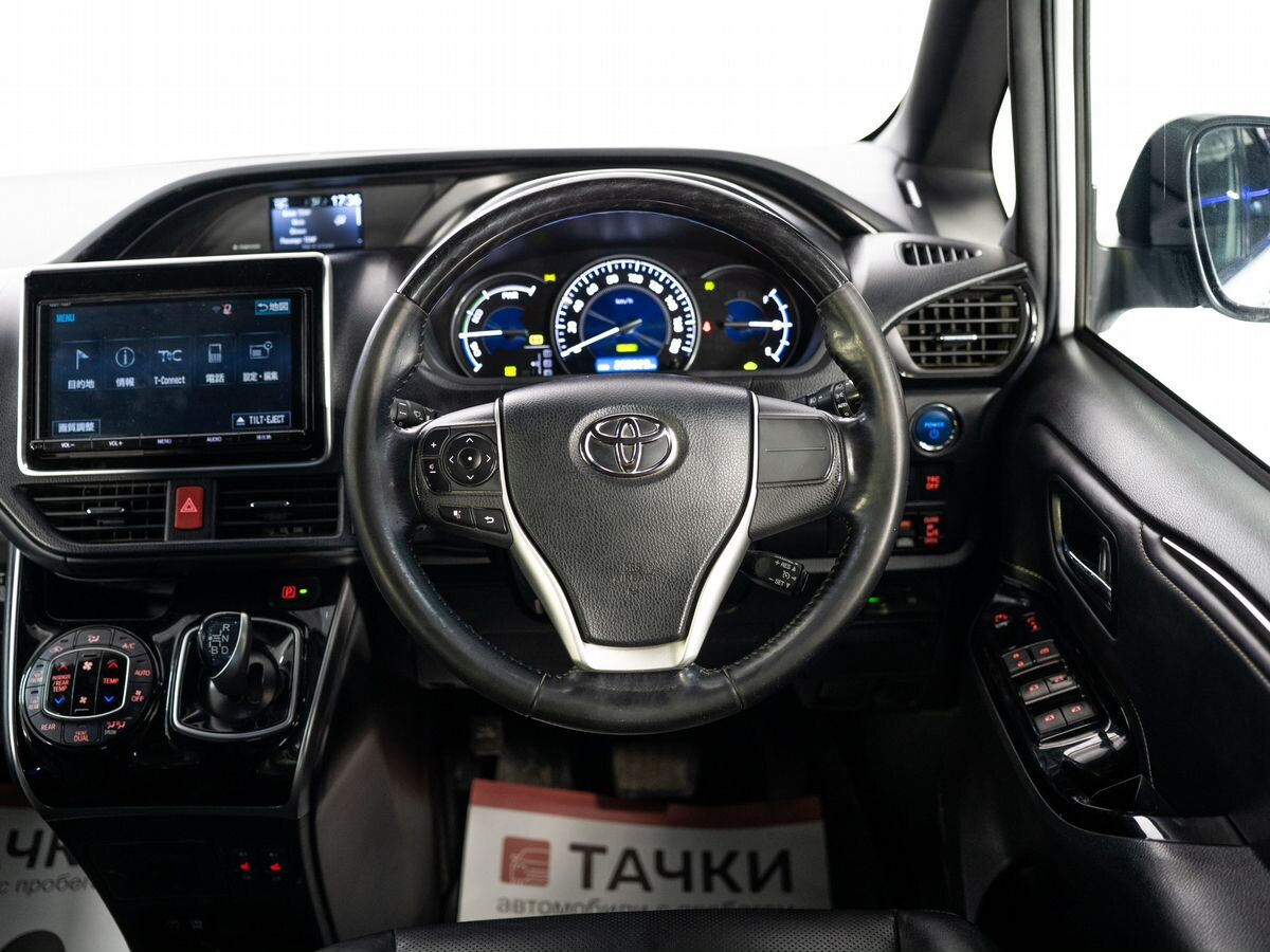 Toyota Esquire 2018 - фото автомобиля