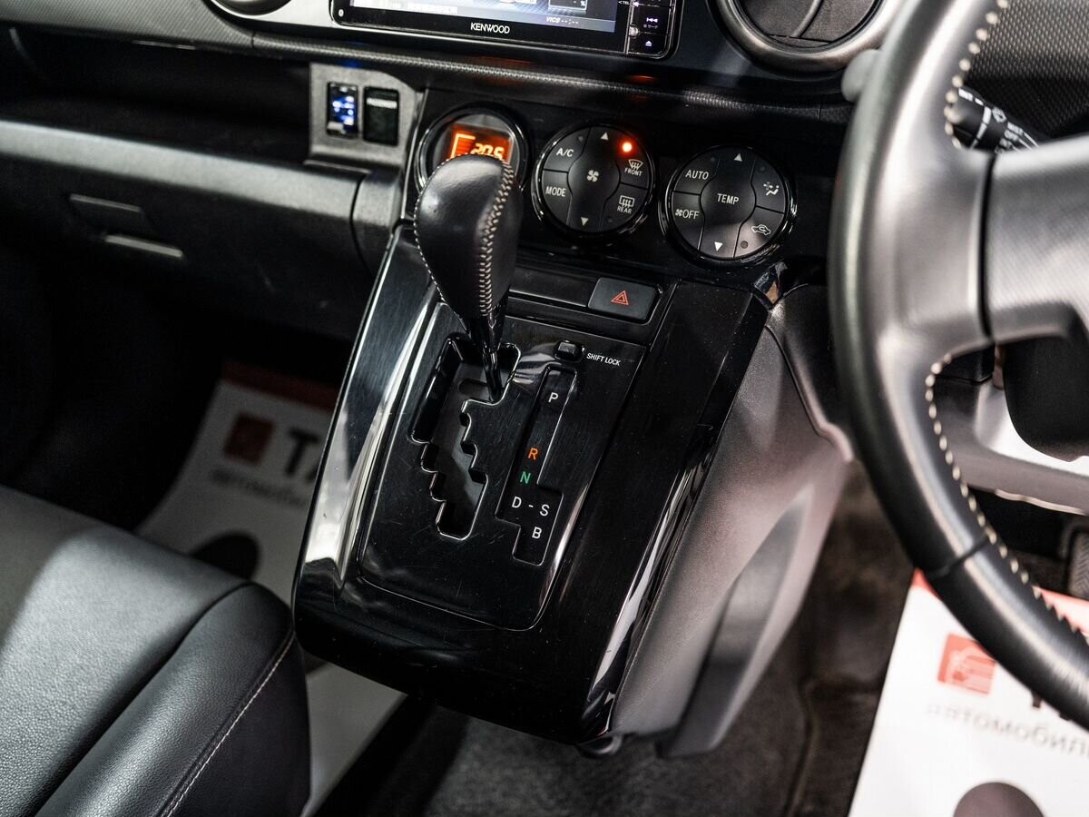 Toyota Corolla Rumion 2013 - фото автомобиля