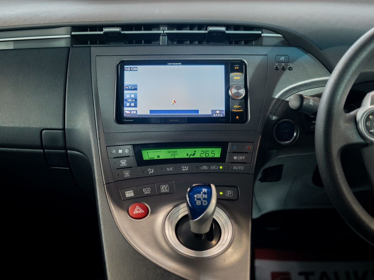 Toyota Prius 2015 - фото автомобиля