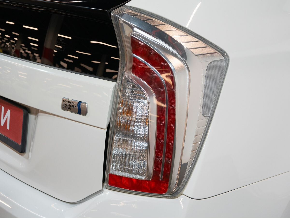 Toyota Prius 2015 - фото автомобиля