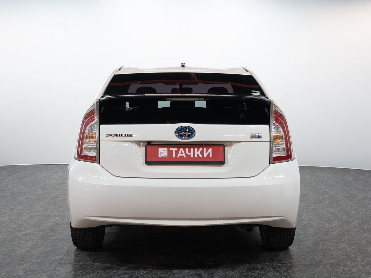 Toyota Prius 2015 - фото автомобиля