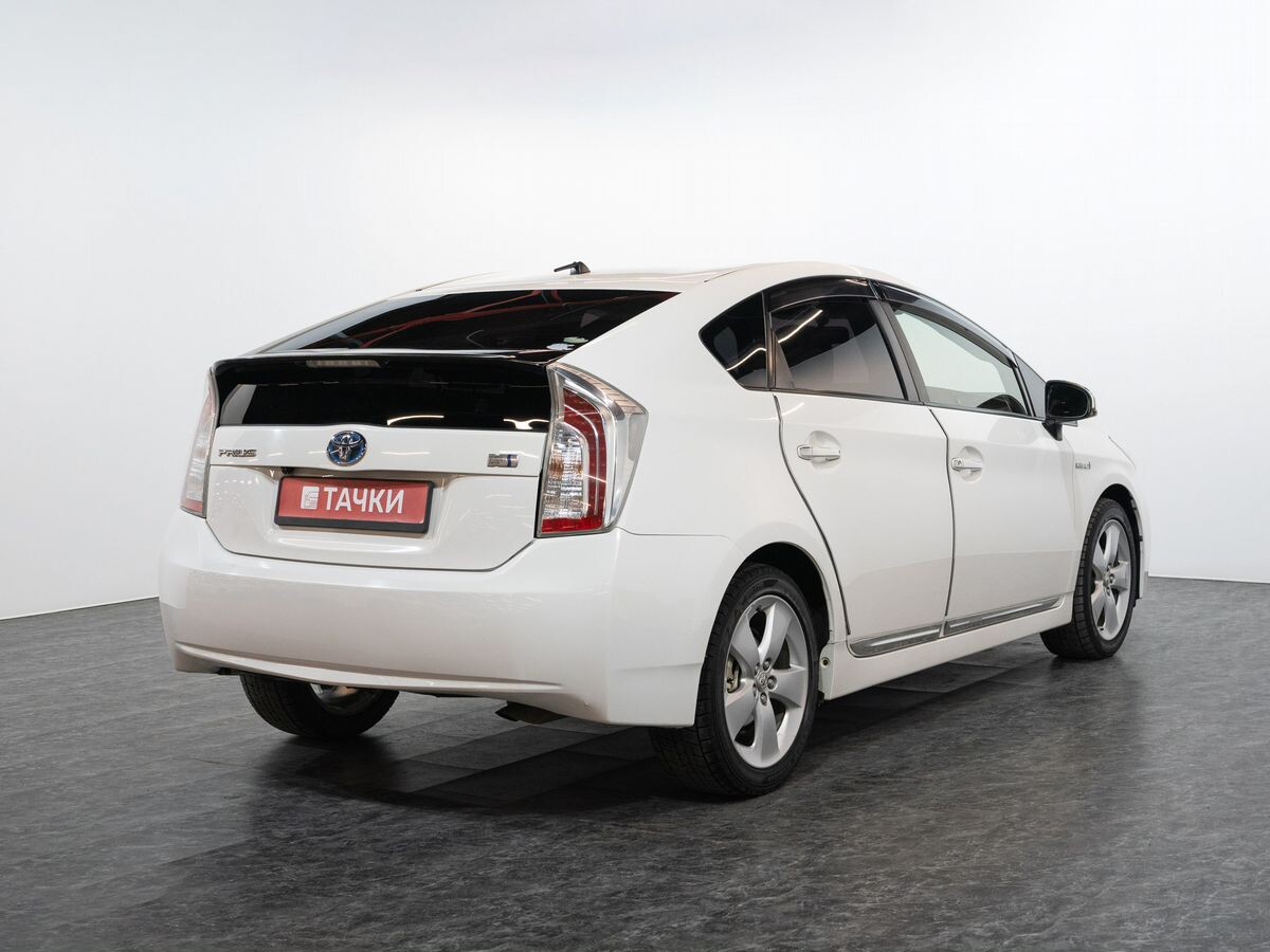 Toyota Prius 2015 - фото автомобиля