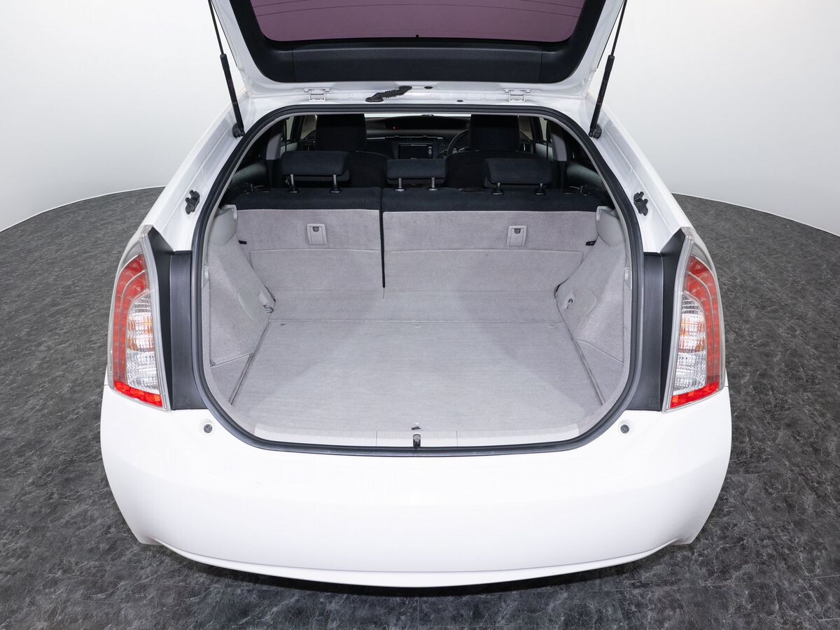 Toyota Prius 2015 - фото автомобиля