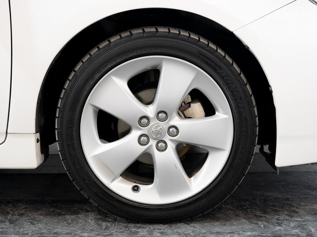 Toyota Prius 2015 - фото автомобиля