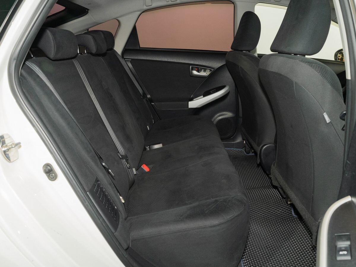 Toyota Prius 2015 - фото автомобиля