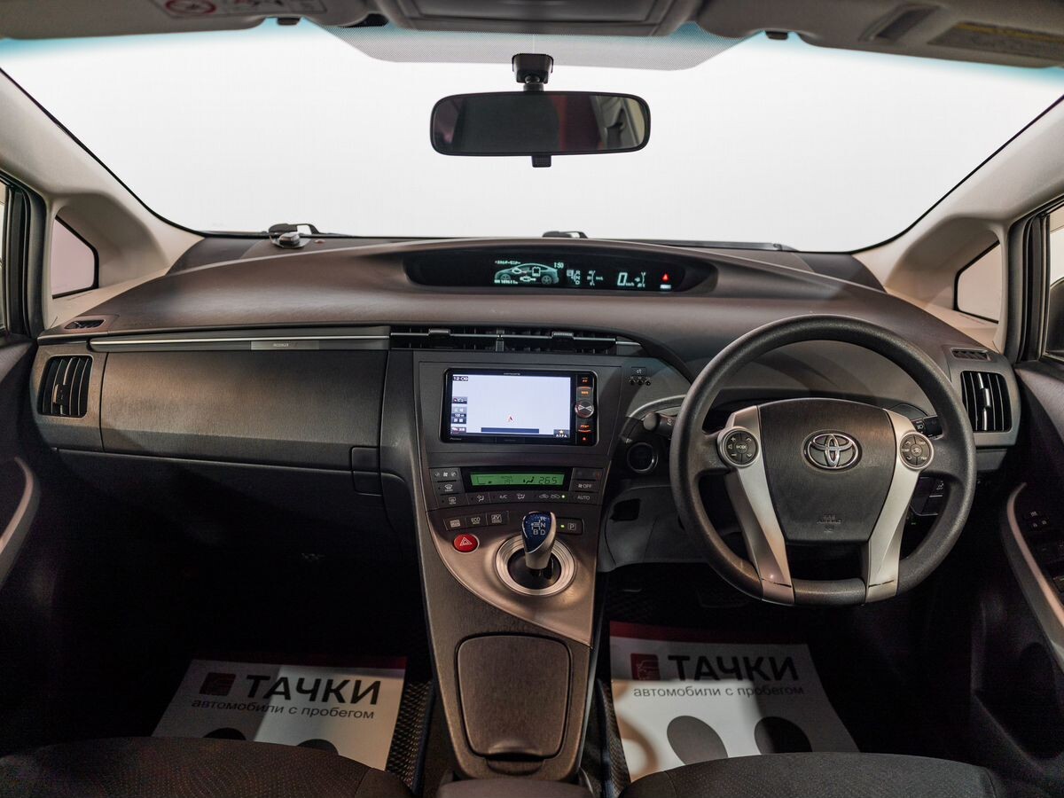 Toyota Prius 2015 - фото автомобиля