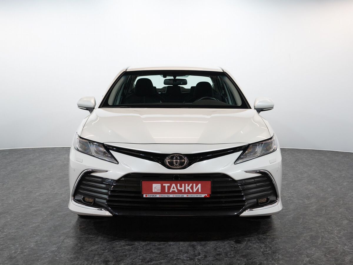 Toyota Camry 2021 - фото автомобиля