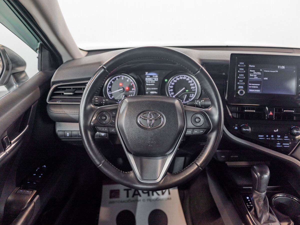 Toyota Camry 2021 - фото автомобиля