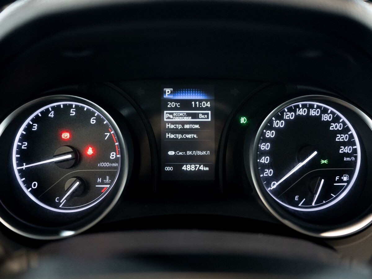 Toyota Camry 2021 - фото автомобиля