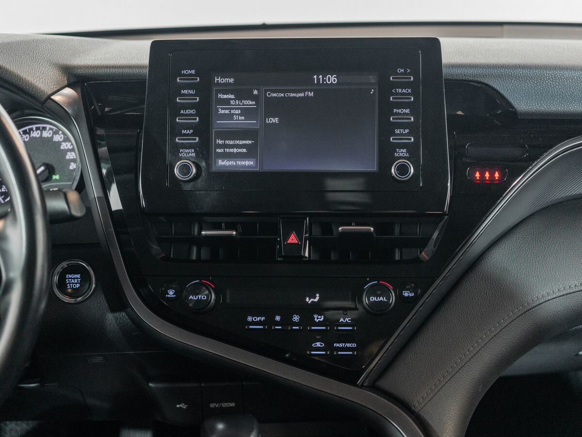 Toyota Camry 2021 - фото автомобиля