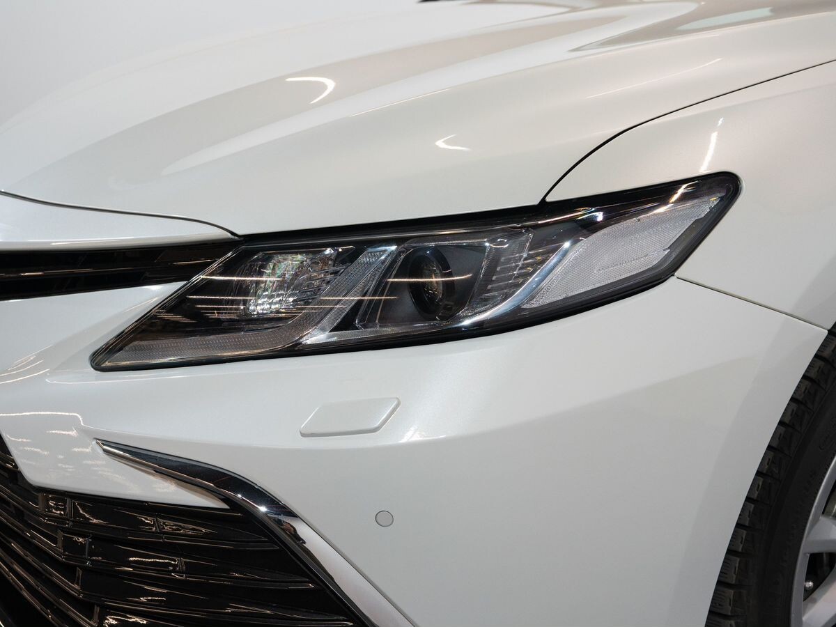 Toyota Camry 2021 - фото автомобиля