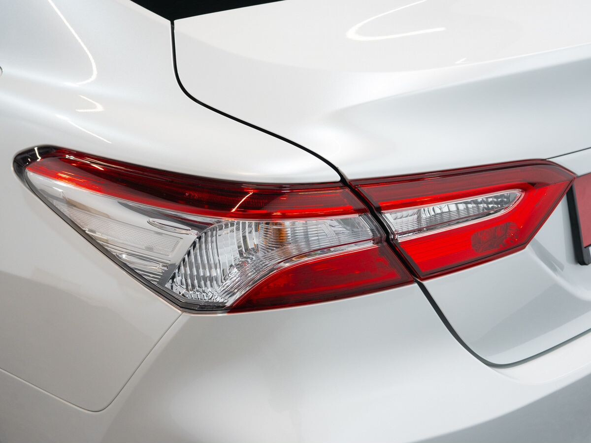 Toyota Camry 2021 - фото автомобиля