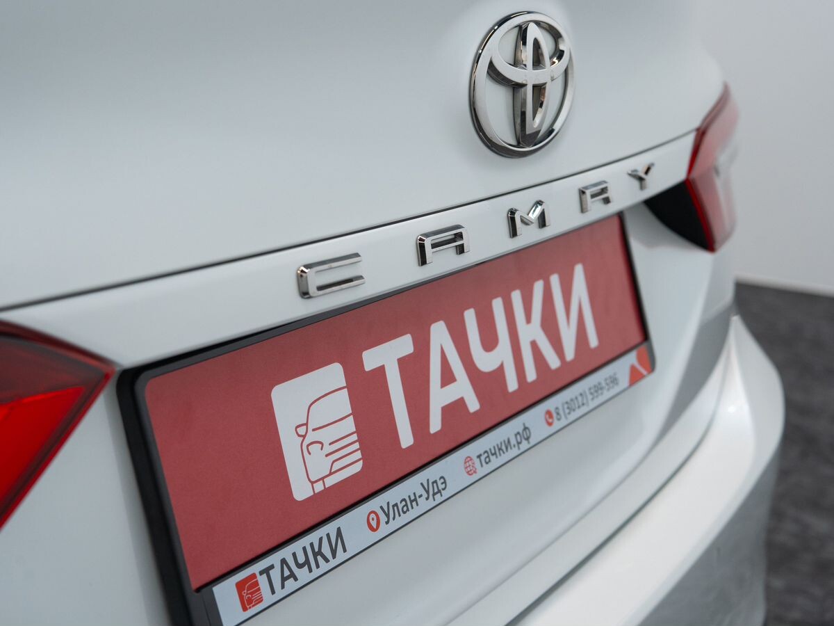 Toyota Camry 2021 - фото автомобиля