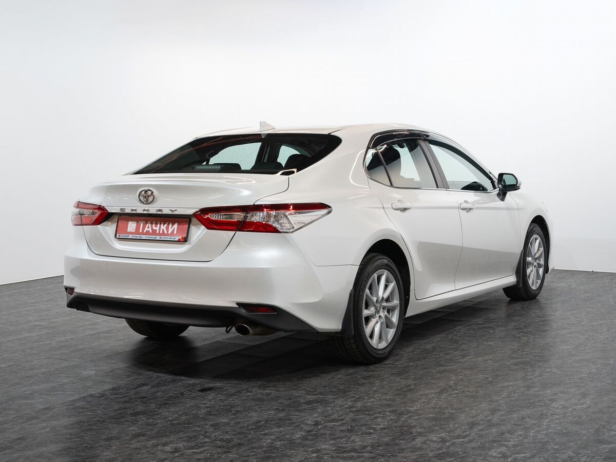 Toyota Camry 2021 - фото автомобиля