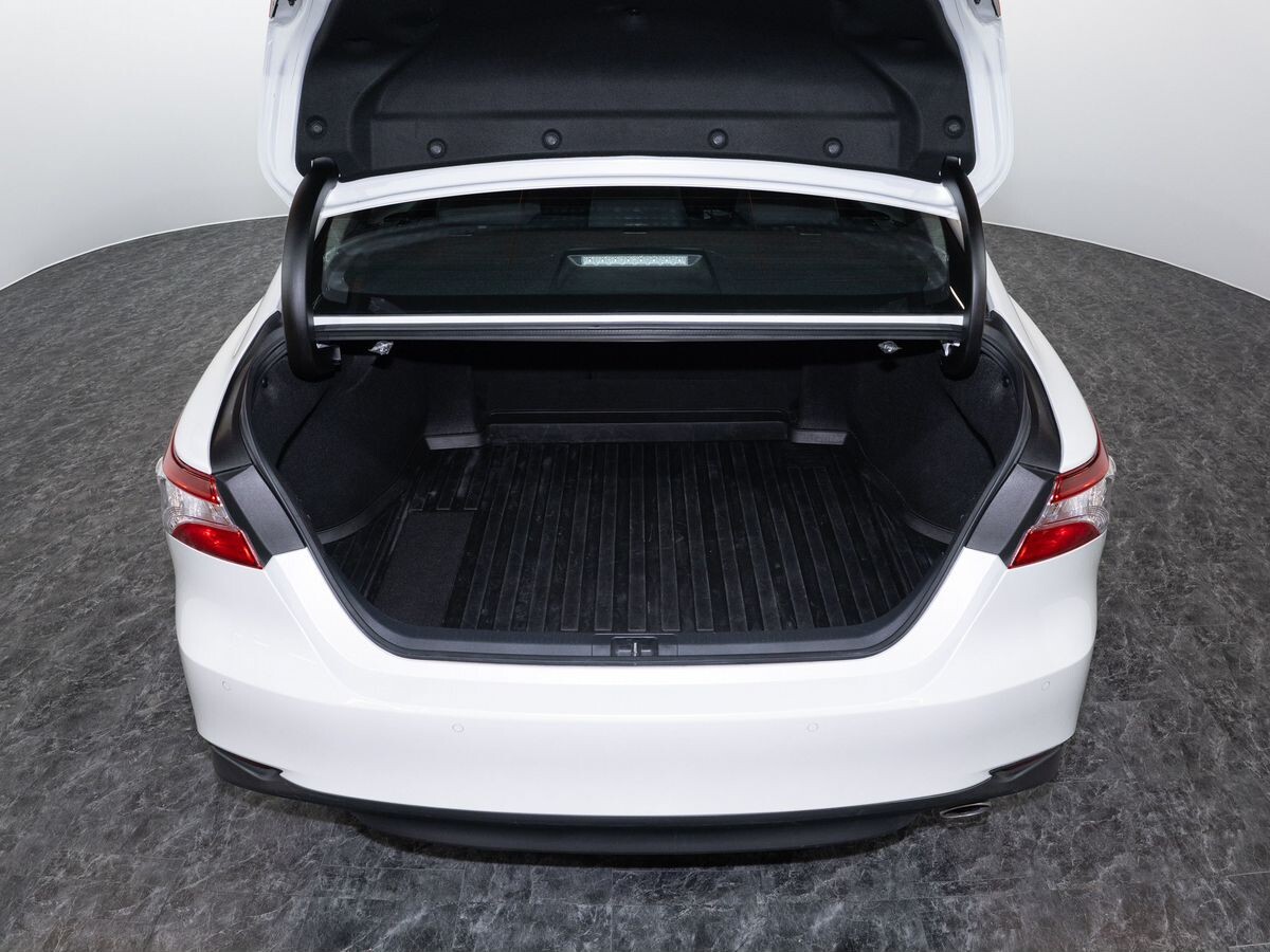 Toyota Camry 2021 - фото автомобиля