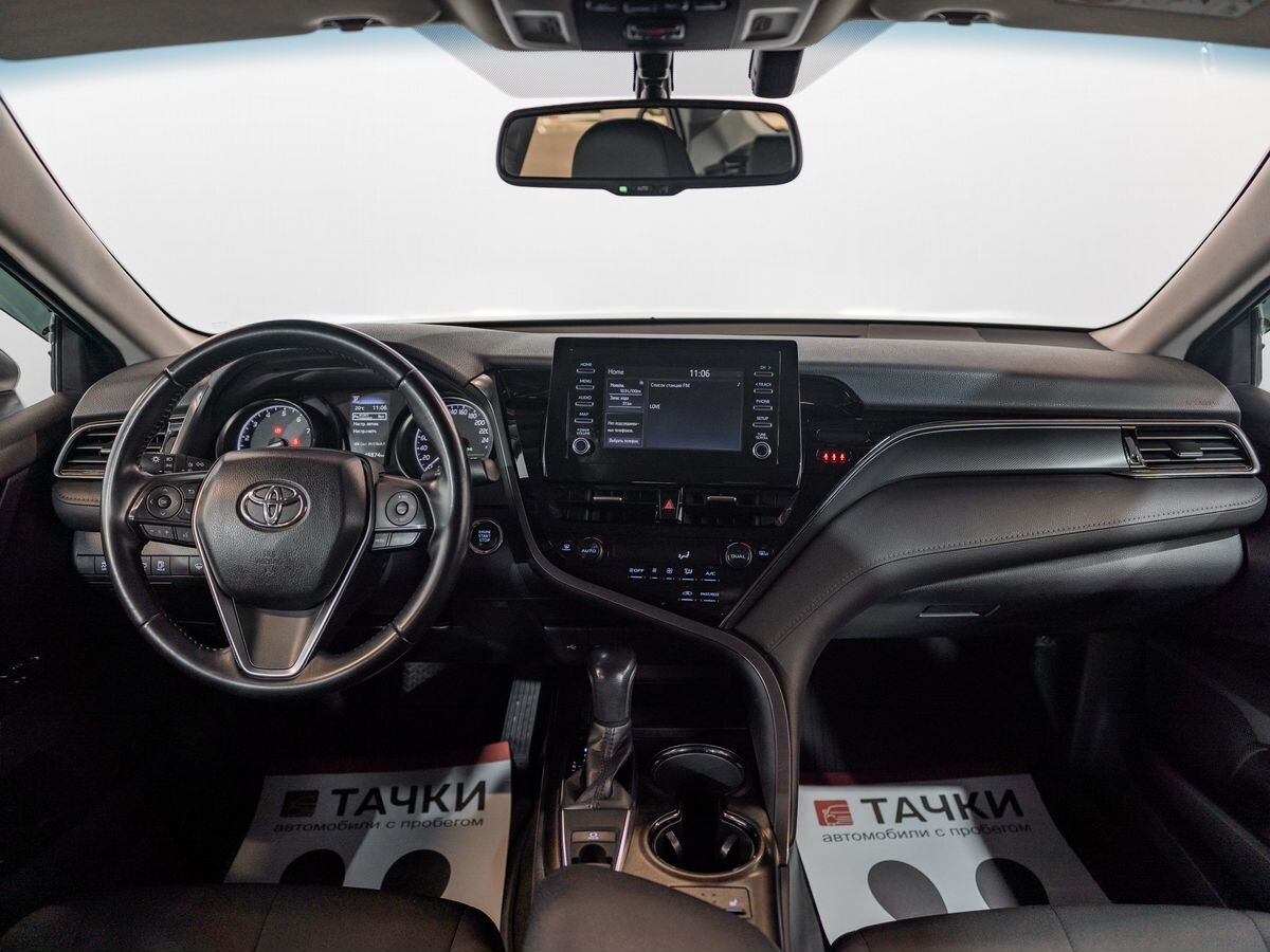 Toyota Camry 2021 - фото автомобиля