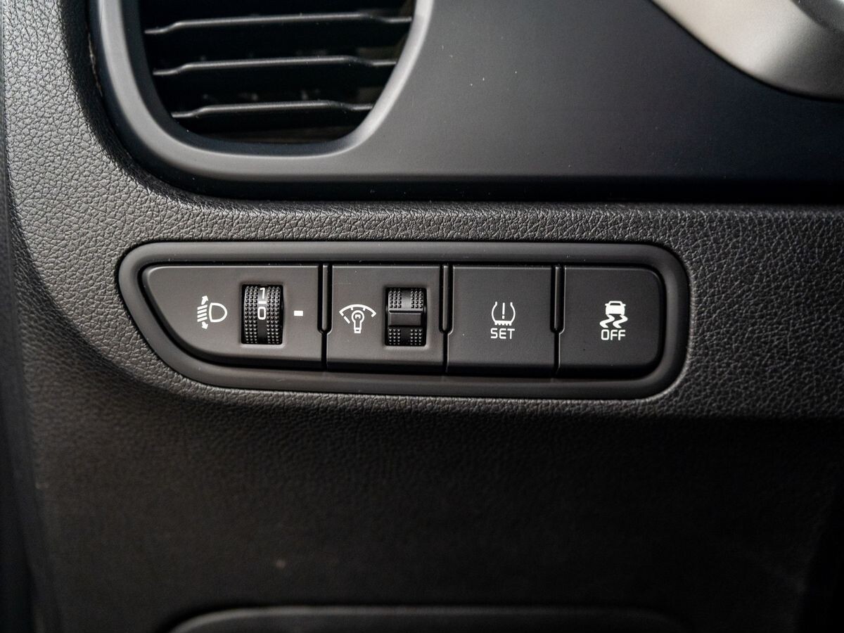 Kia Rio 2021 - фото автомобиля