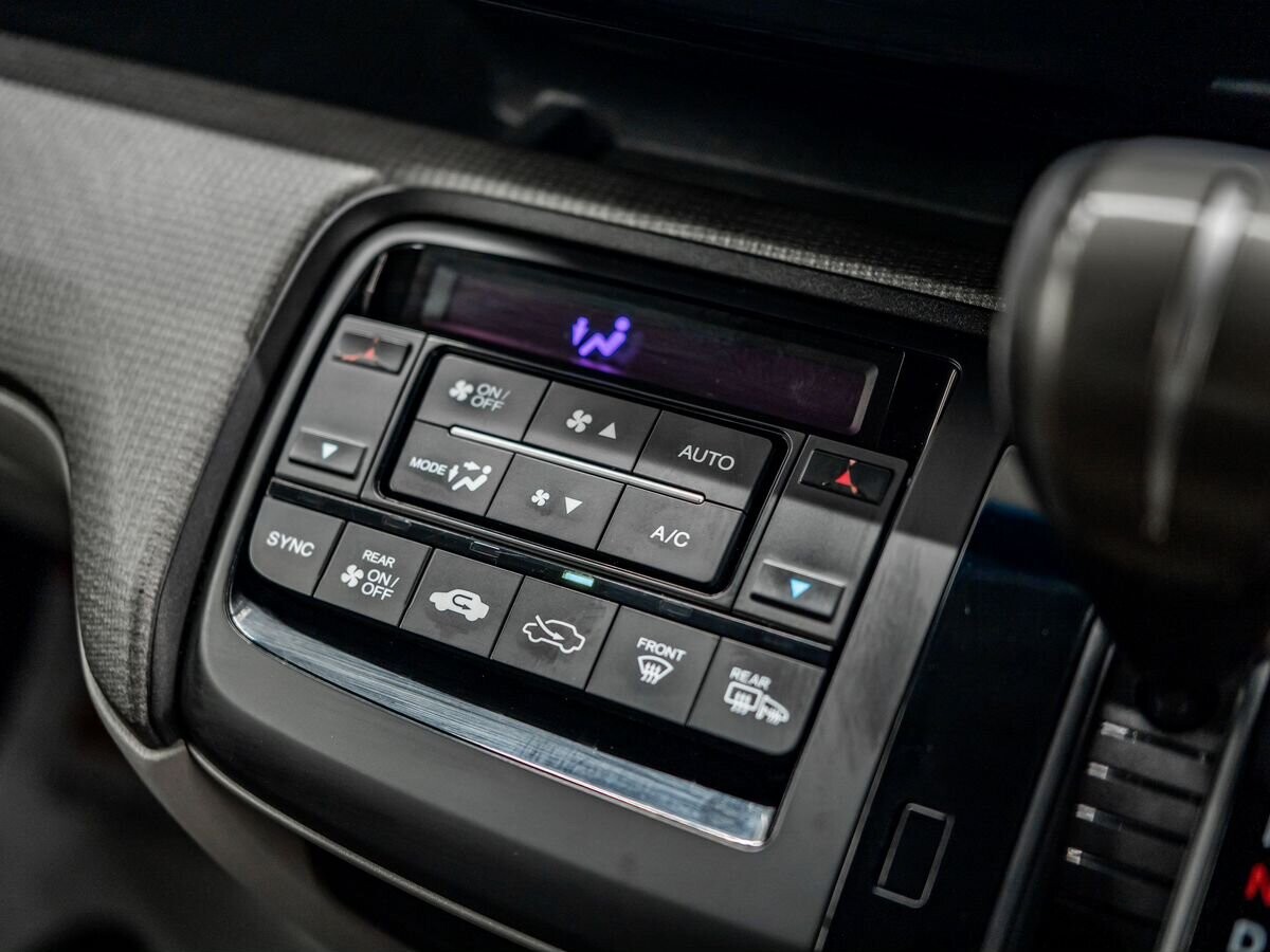 Honda Stepwgn 2015 - фото автомобиля