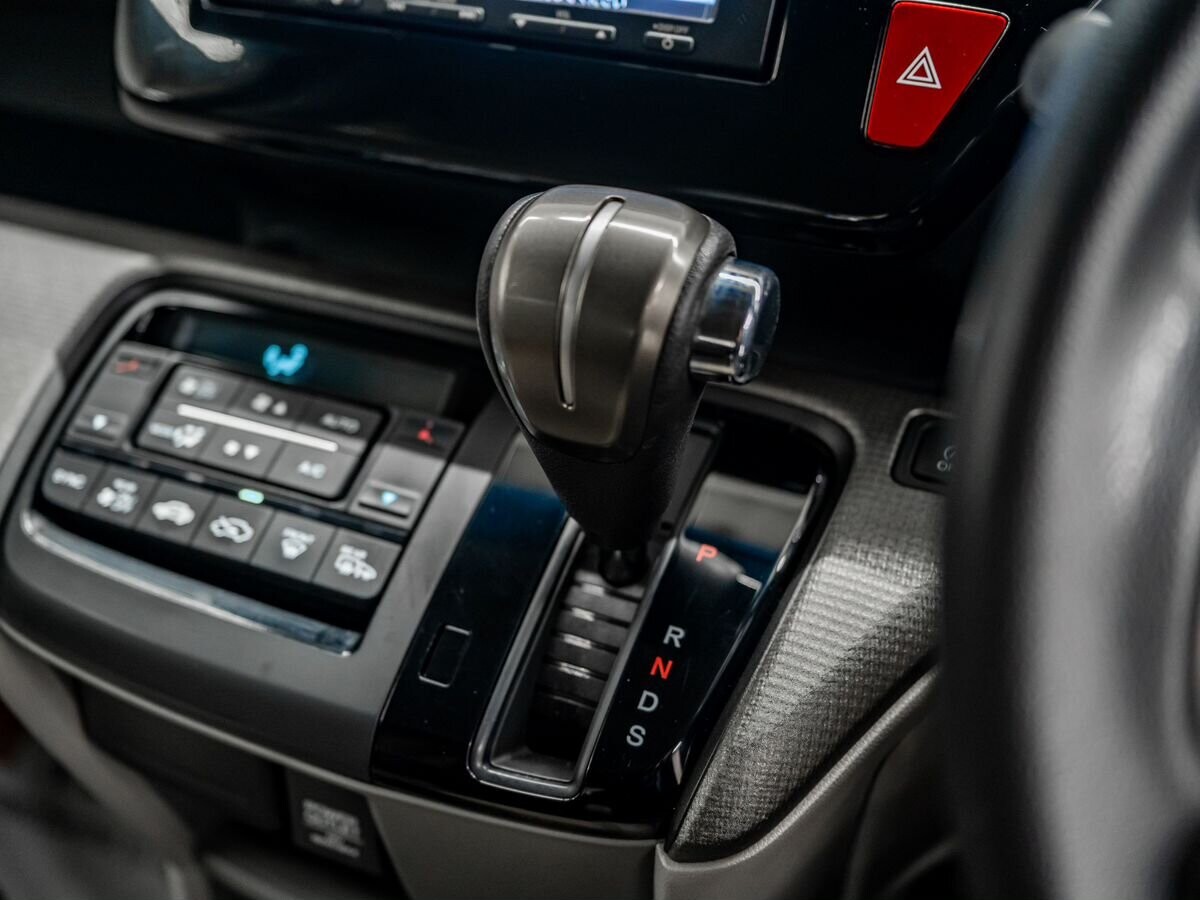 Honda Stepwgn 2015 - фото автомобиля