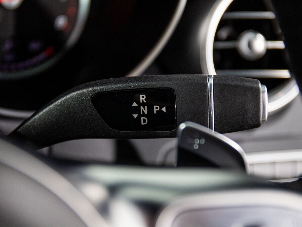 Mercedes-Benz C-Класс 2019 - фото автомобиля