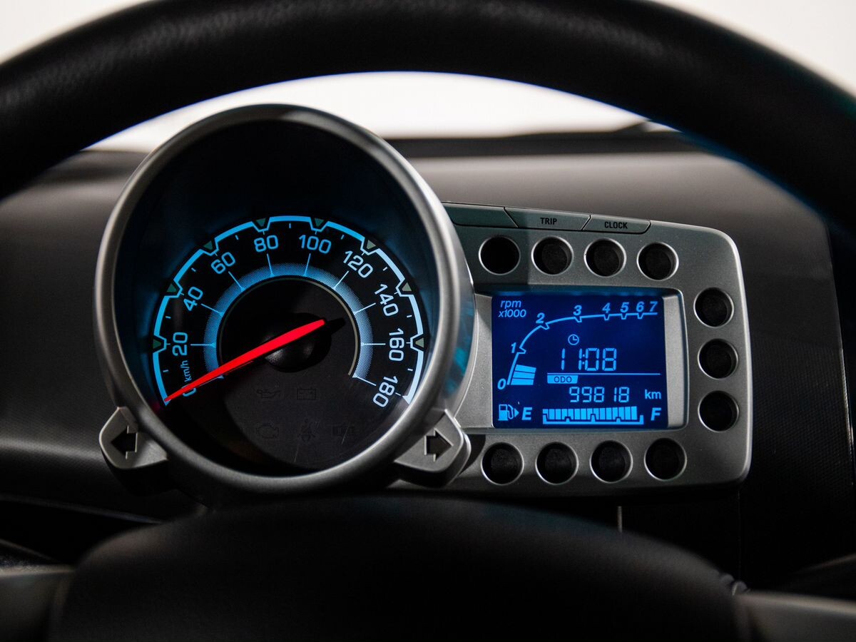 Chevrolet Spark 2012 - фото автомобиля