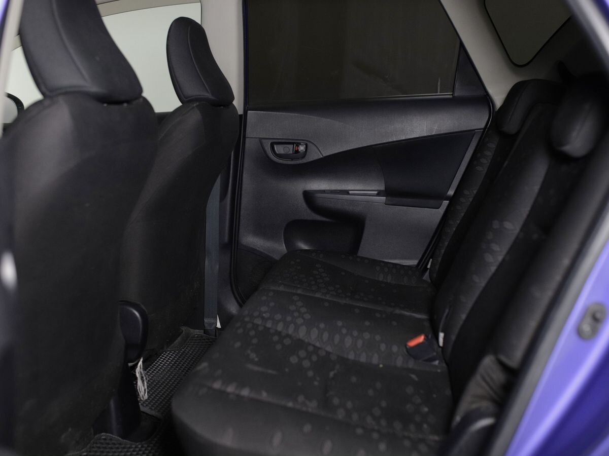 Toyota Ractis 2011 - фото автомобиля